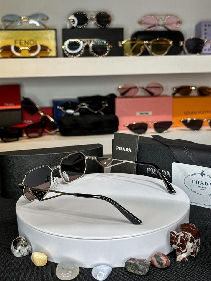 Prada Kadın Kahverengi Tokalı Gözlük - Görsel 2