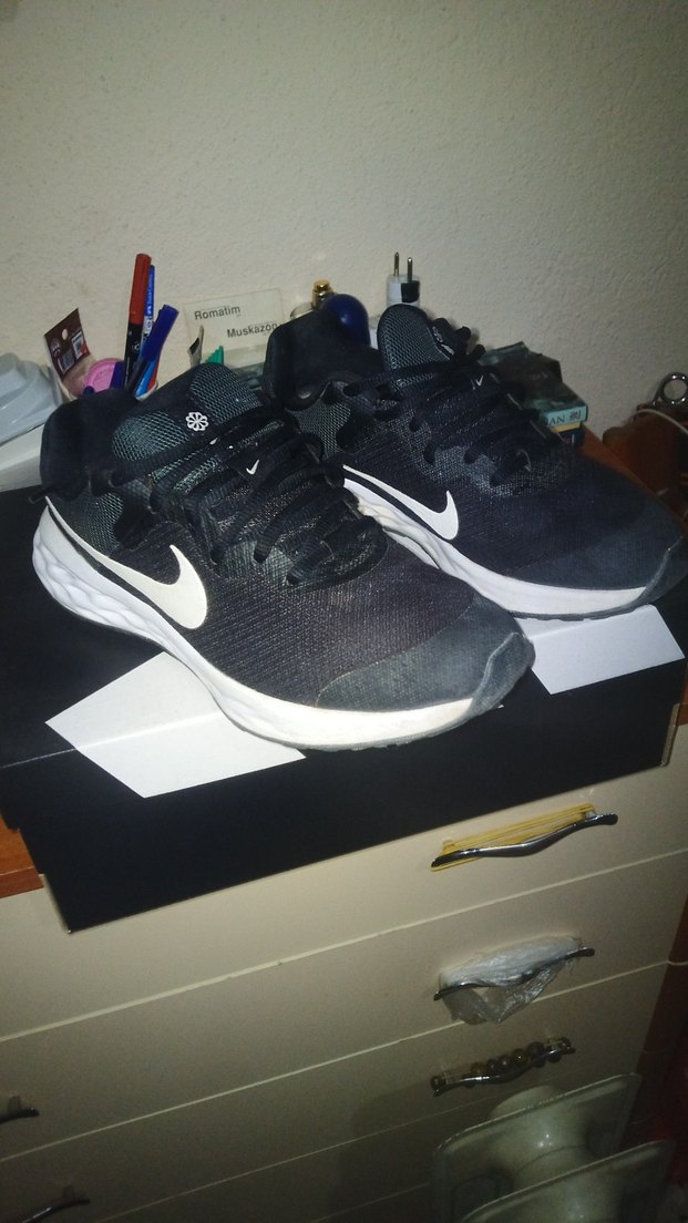 Siyah Nike Düz Tabanlı Kadın Spor Ayakkabı - Görsel 4