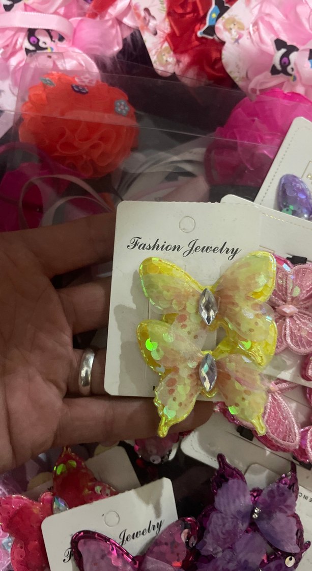 Renkli Payetli Sarı Kelebek Broş - Görsel 3