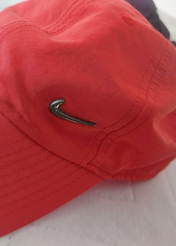 Düğmeli Kırmızı Kadın Şapka Nike - Görsel 4
