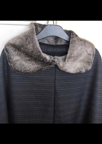 Gri Kürklü Yaka Detaylı Kadın Panço - Görsel 3