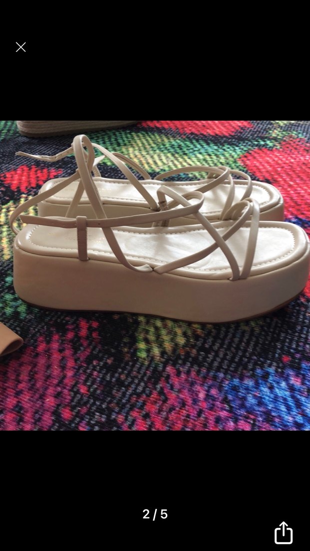 Beyaz Örgü Detaylı Dolgu Topuklu Sandalet - Görsel 2