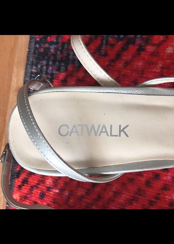 Kadın Gri Yılan Desenli Pliseli Topuklu Sandalet - Görsel 3