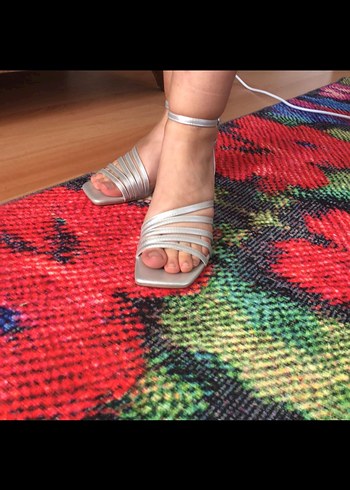 Kadın Gri Yılan Desenli Pliseli Topuklu Sandalet - Görsel 4