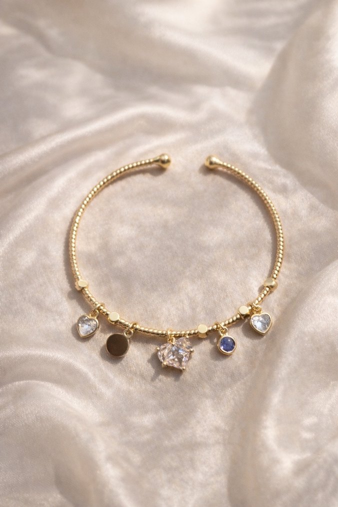 Altın Renkli Çelik Charmlı Bileklik - Görsel 3