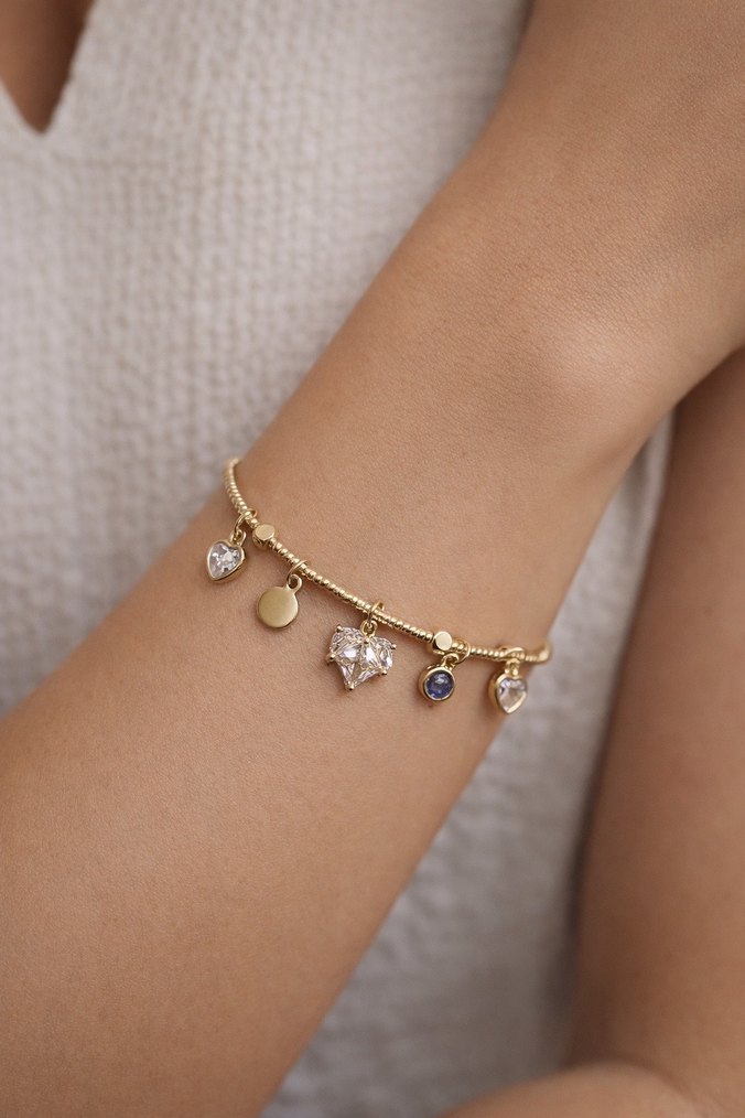 Altın Renkli Çelik Charmlı Bileklik - Görsel 2