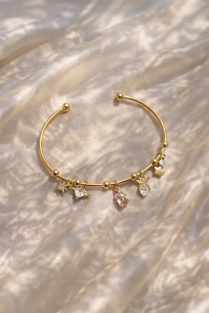 Altın Renk Çelik Charmlı Bileklik  - Görsel 3