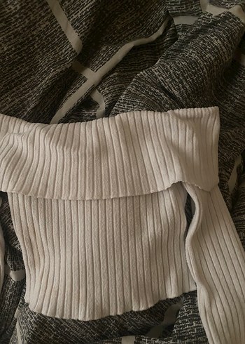 Bershka omzu düşük crop - Görsel 2