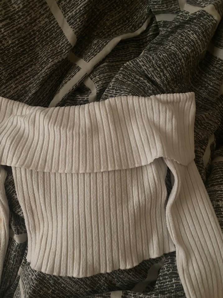 Bershka omzu düşük crop - Görsel 2