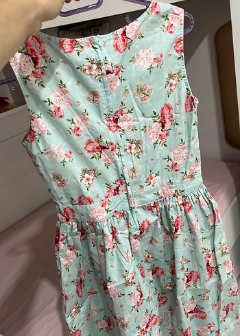 Çiçek Desenli Turkuaz Kolsuz Kız Elbisesi - Görsel 2