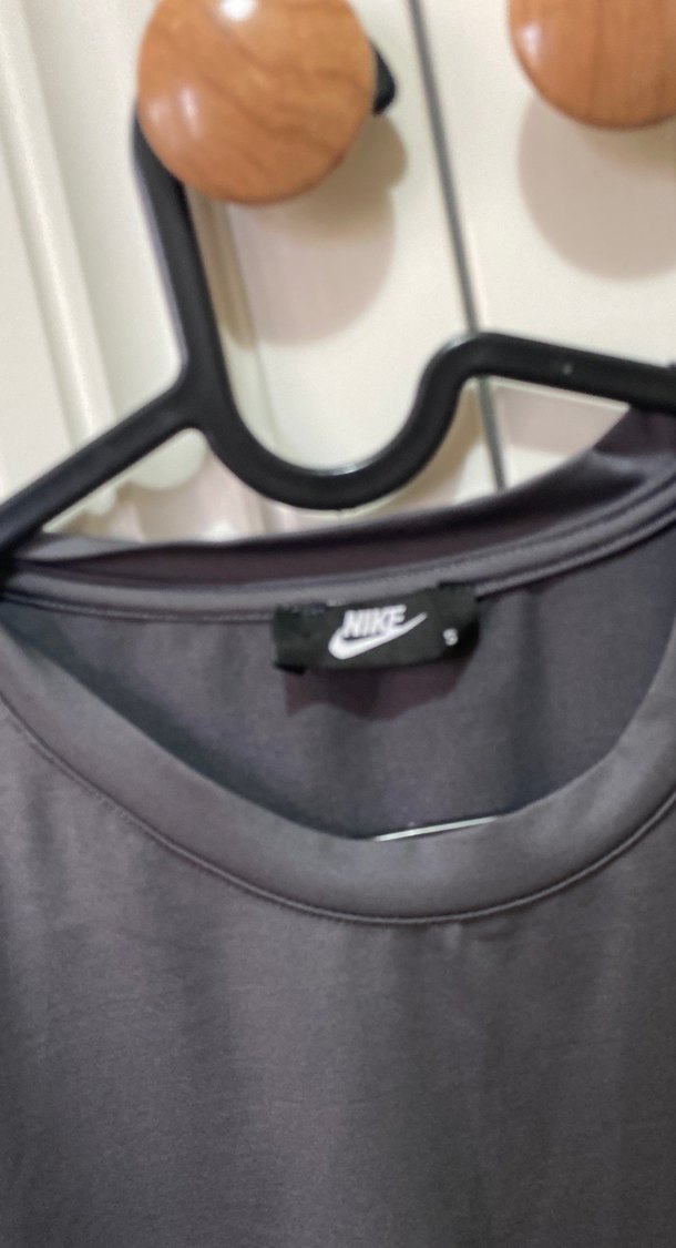 Nike Gri Kısa Kollu Rahat Kesim Tişört - Görsel 2