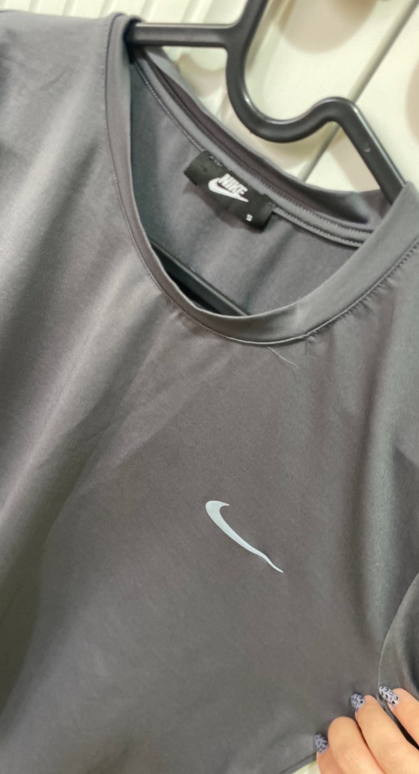 Nike Gri Kısa Kollu Rahat Kesim Tişört - Görsel 3