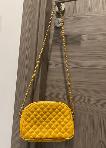 Sarı Zincir Detaylı Kadın Çanta - Görsel 4