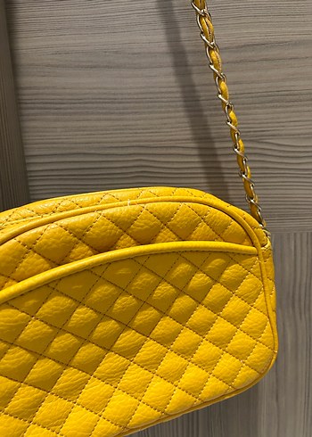 Sarı Zincir Detaylı Kadın Çanta - Görsel 3