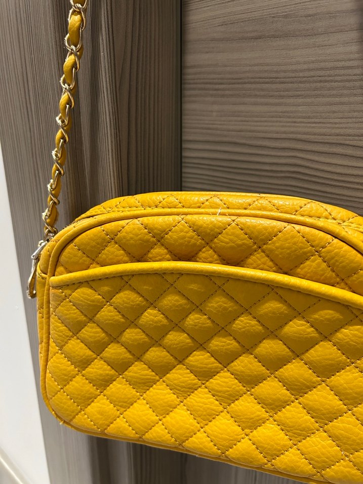 Sarı Zincir Detaylı Kadın Çanta - Görsel 2