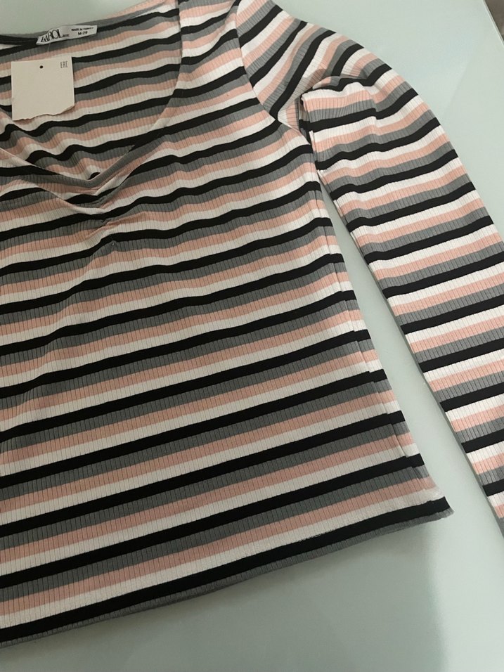 V Yaka Çizgili Bej Triko Kadın Kazak - Görsel 3