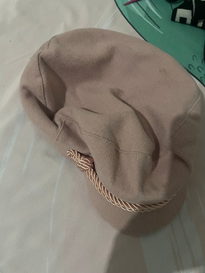 Bej Süet Zincir Detaylı Kadın Şapka - Görsel 3