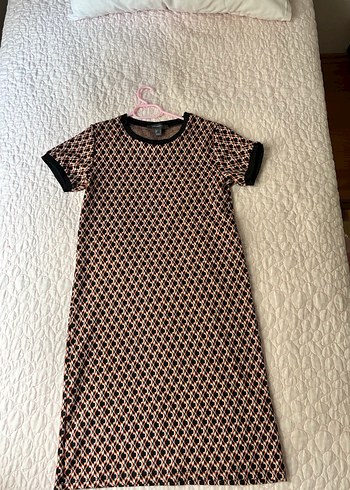 Kısa Kollu Desenli Elbise - Görsel 4