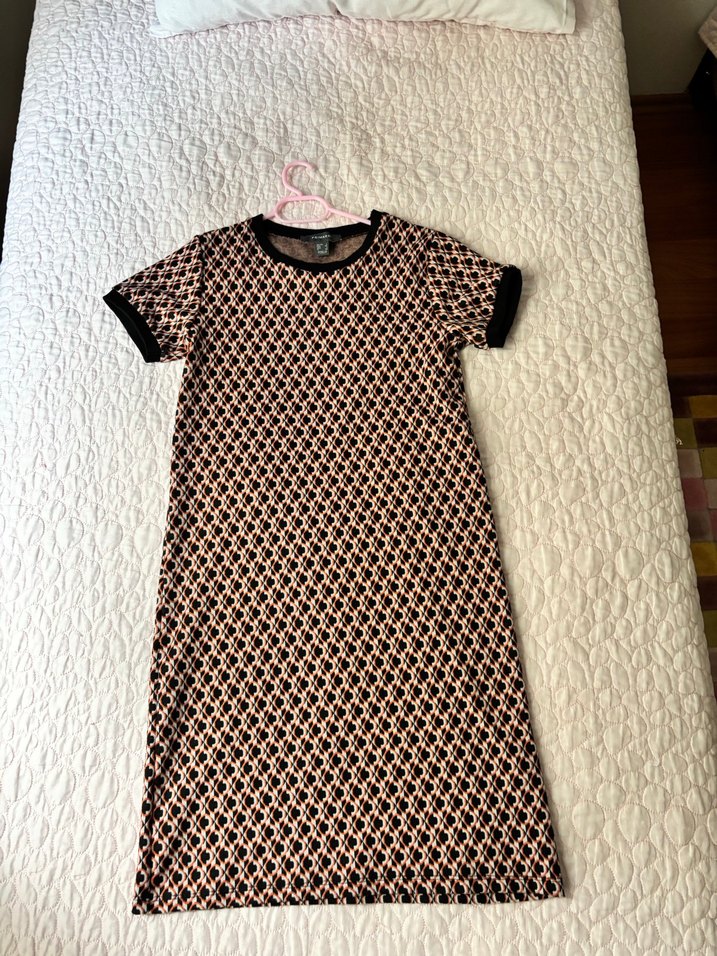 Kısa Kollu Desenli Elbise - Görsel 2