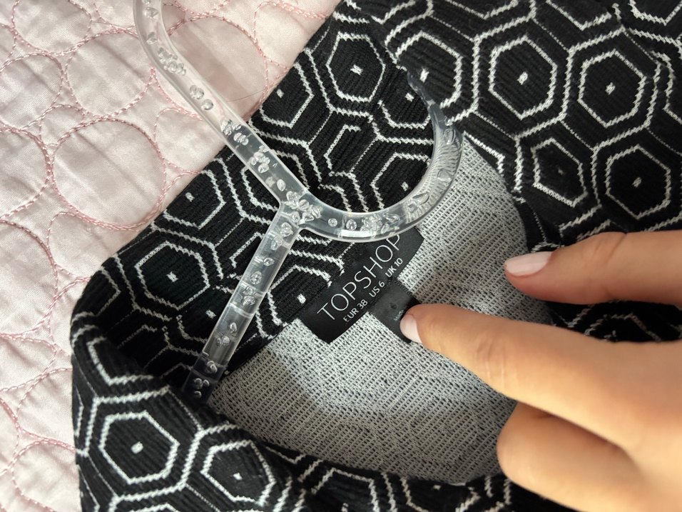 Düğmeli Siyah Renkli Desenli Kısa Kollu Elbise - Görsel 2