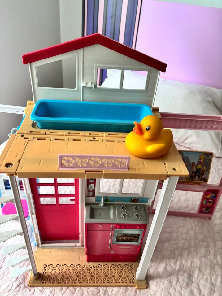 Barbie oyuncak evi - Görsel 3