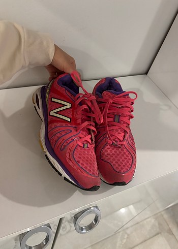 Pembe Renkli New Balance Kadın Spor Ayakkabı - Görsel 2