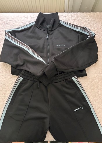 NICCE Siyah Yüksek Yakalı Fermuarlı Kadın Eşofman Takımı - Görsel 2