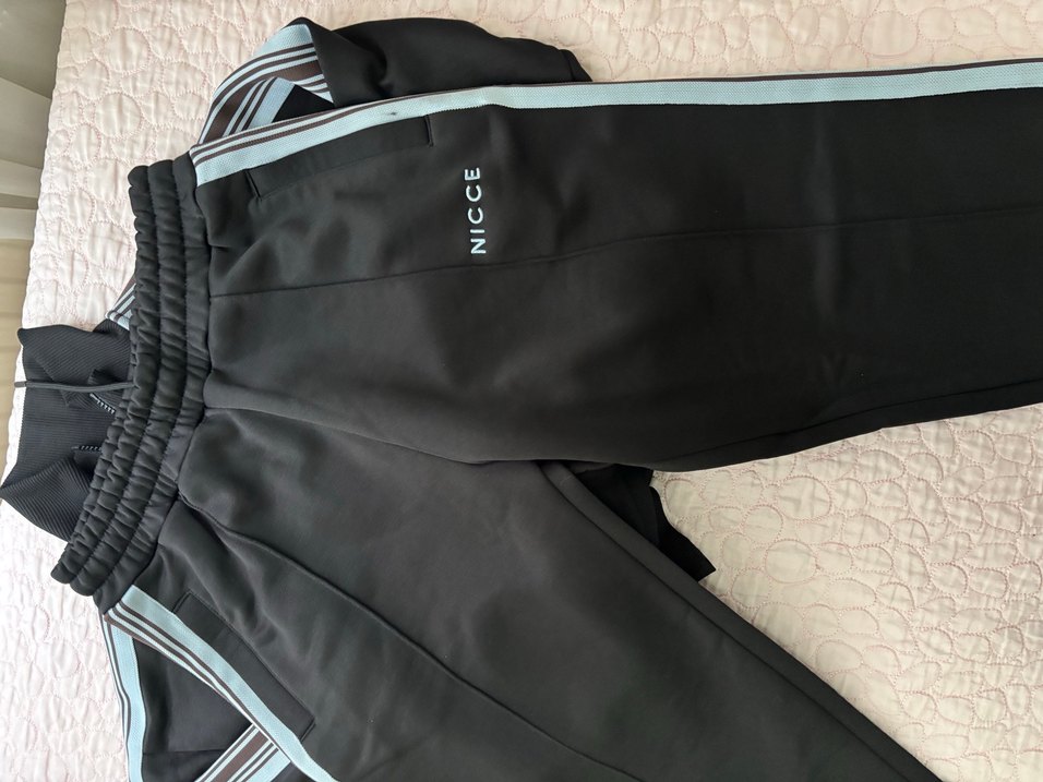 NICCE Siyah Yüksek Yakalı Fermuarlı Kadın Eşofman Takımı - Görsel 3