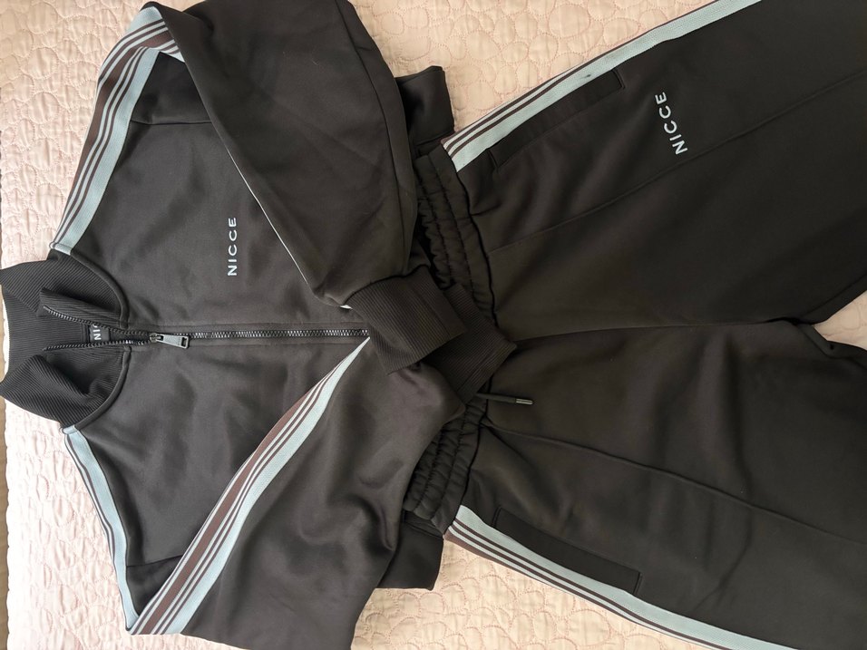 NICCE Siyah Yüksek Yakalı Fermuarlı Kadın Eşofman Takımı - Görsel 4