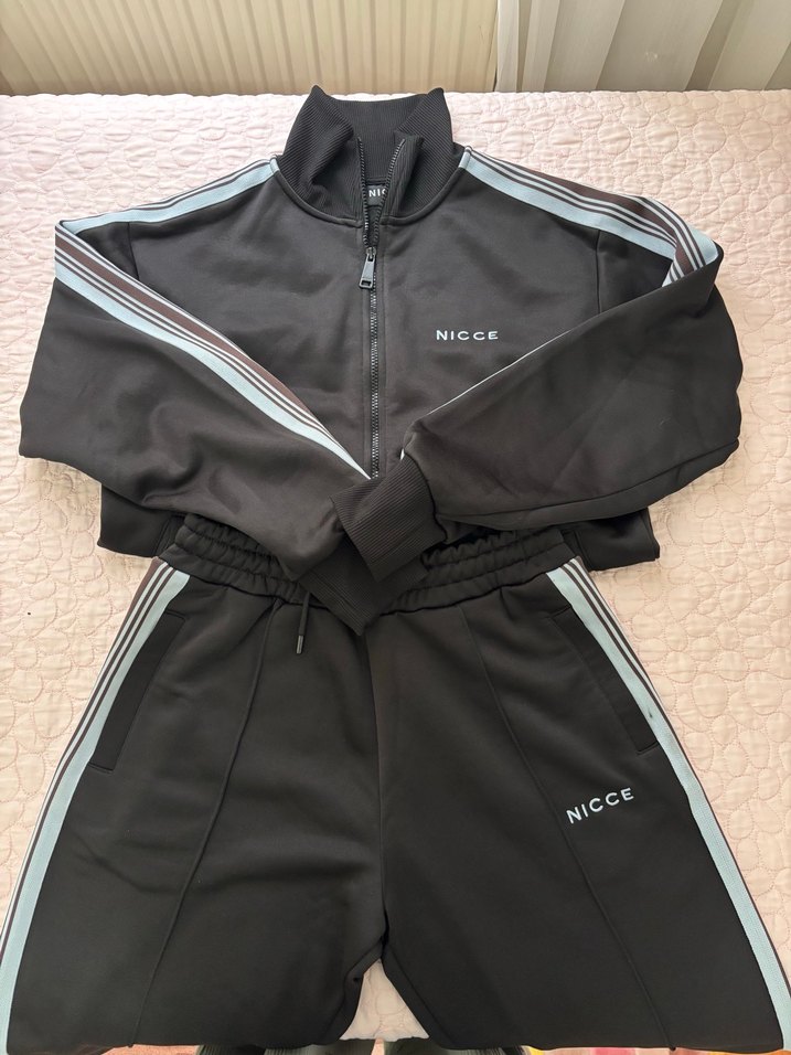 NICCE Siyah Yüksek Yakalı Fermuarlı Kadın Eşofman Takımı - Görsel 2
