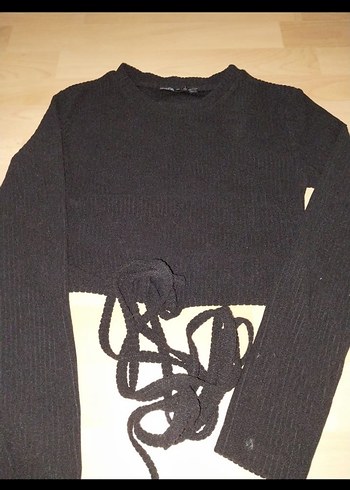 Siyah Kemer Detaylı Crop Top - Görsel 2