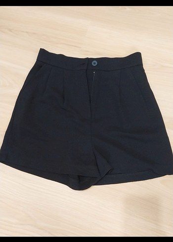 Kadın Siyah Yüksek Bel Kemerli Mini Şort - Görsel 2