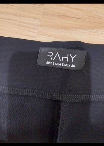 Kadın Siyah Yüksek Bel Kemerli Mini Şort - Görsel 3