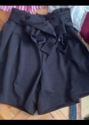 Kemerli Siyah Yüksek Bel Mini Şort - Görsel 3