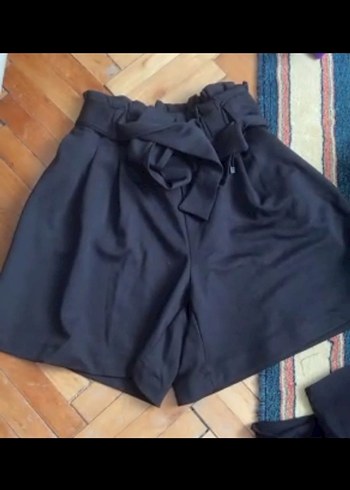 Kadın Siyah Kemerli Yüksek Bel Mini Şort - Görsel 2