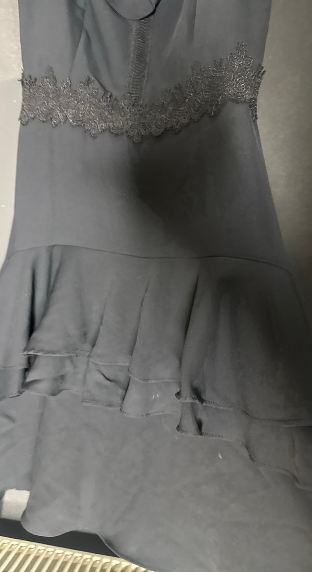 Dantel İşlemeli Fırfırlı Siyah Midi Elbise - Görsel 4