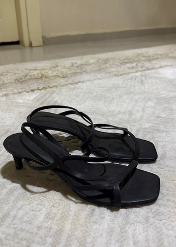 Siyah İnce Topuklu Kadın Sandalet - Görsel 3