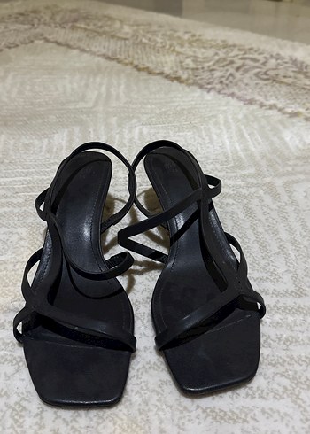 Siyah İnce Topuklu Kadın Sandalet - Görsel 2