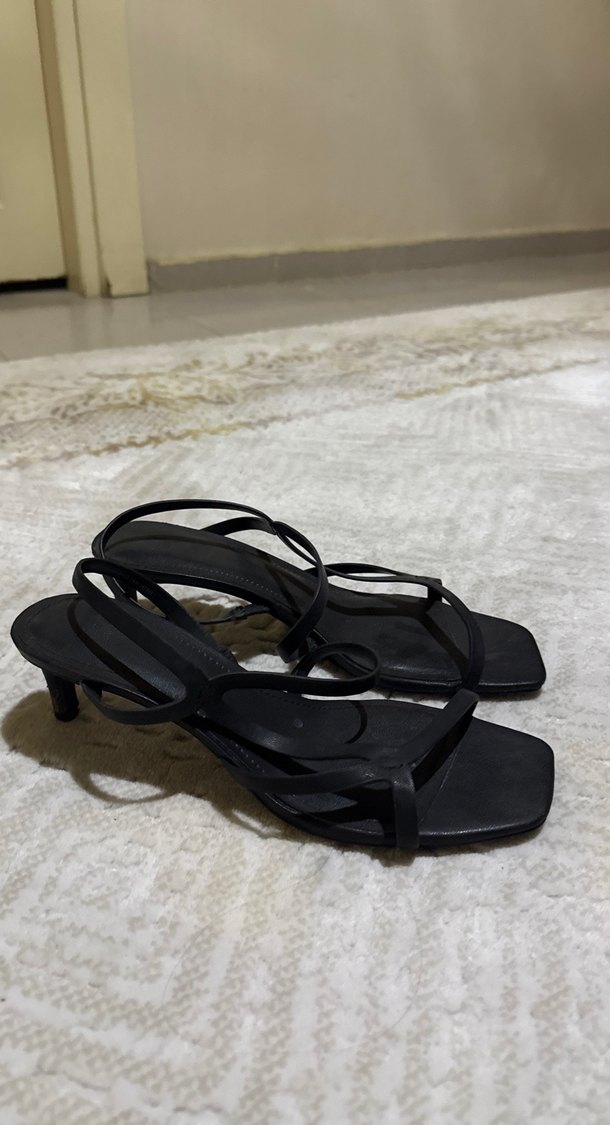 Siyah İnce Topuklu Kadın Sandalet - Görsel 3