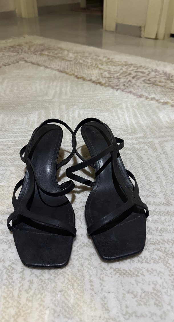 Siyah İnce Topuklu Kadın Sandalet - Görsel 2
