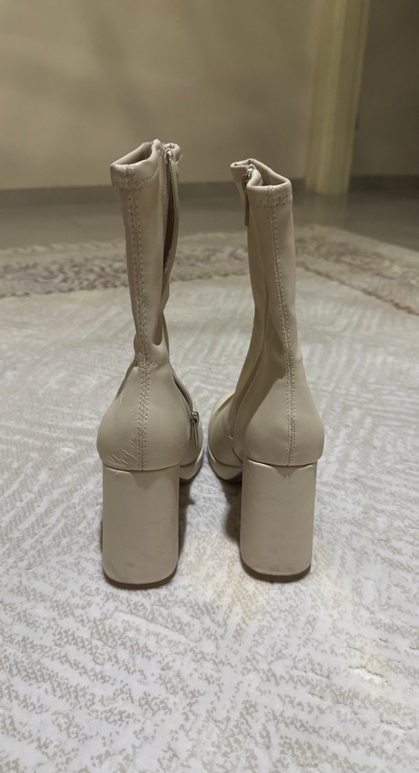 Beyaz Deri Fermuarlı Topuklu Kadın Bot - Görsel 3