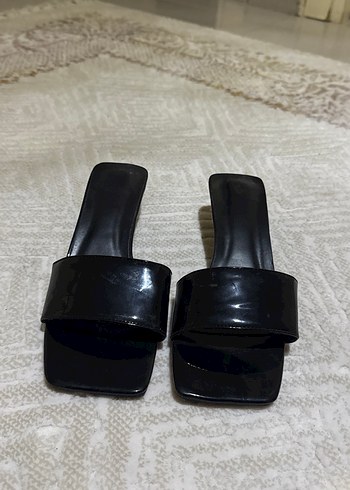 Siyah Tokalı Stiletto Topuklu Kadın Terlik - Görsel 2