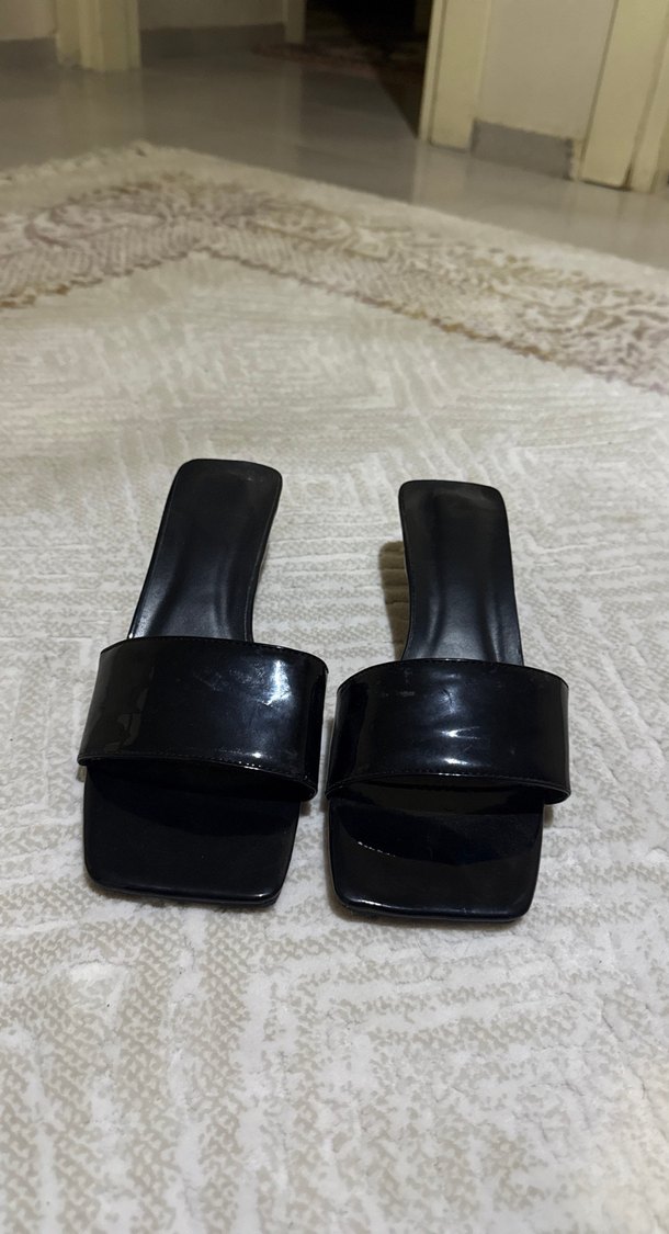 Siyah Tokalı Stiletto Topuklu Kadın Terlik - Görsel 2