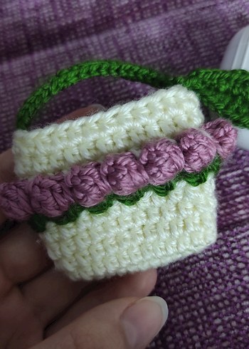 Örgü Çiçekli Sepet Şeklinde Kulaklık Kılıfı - Görsel 4