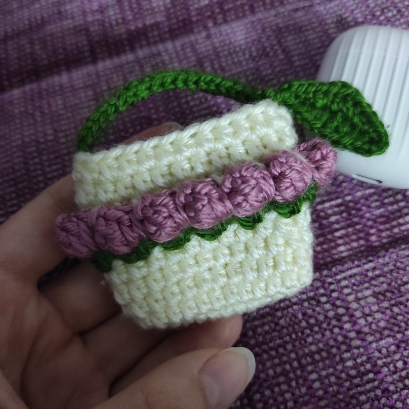 Örgü Çiçekli Sepet Şeklinde Kulaklık Kılıfı - Görsel 4