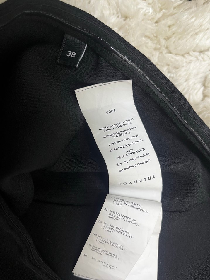 Siyah Kürk Detaylı Straplez Bustiyer - Görsel 3