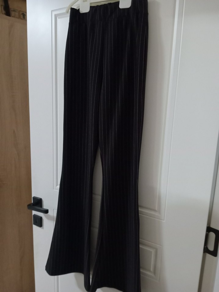 Kadın Siyah Çizgili Pilili İspanyol Paça Pantolon - Görsel 2