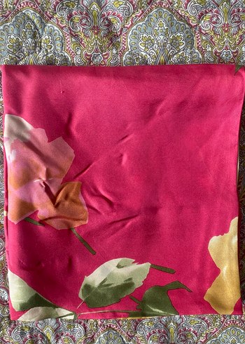 Pembe Çiçek Desenli İpek Kadın Eşarp - Görsel 4