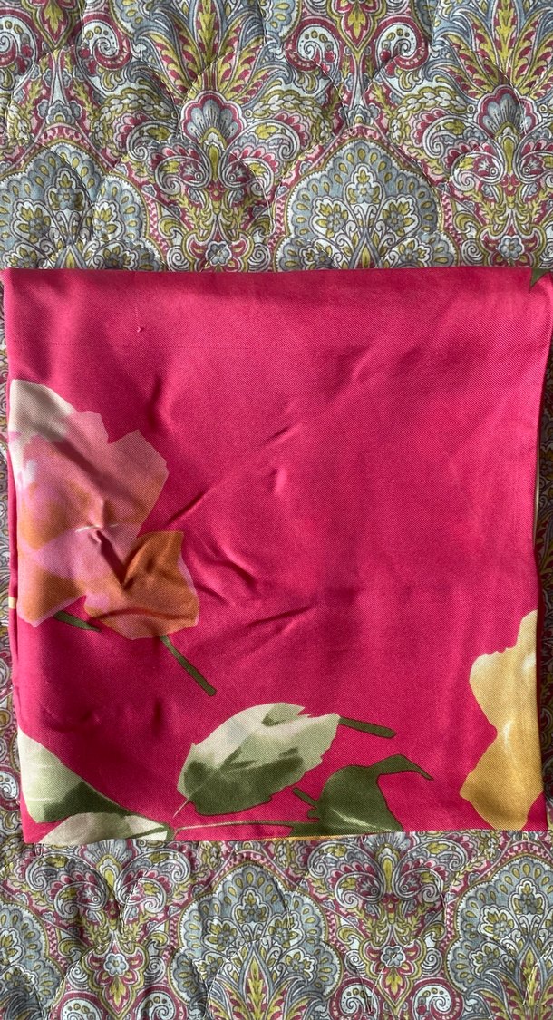 Pembe Çiçek Desenli İpek Kadın Eşarp - Görsel 4