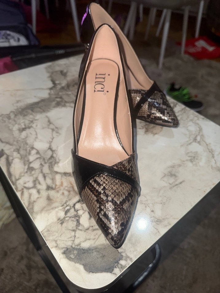 İnci Siyah Deri Yılan Desenli Topuklu Ayakkabı - Görsel 3